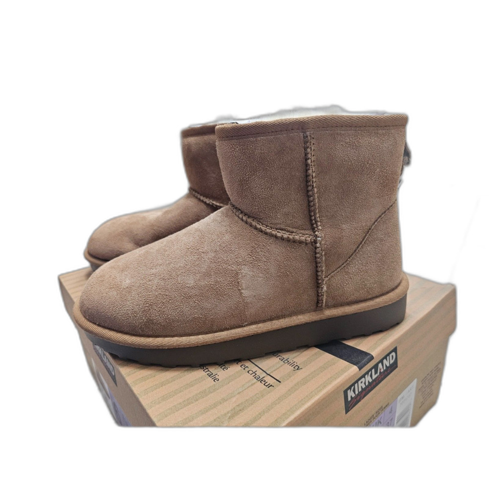 New in Box Kirkland Signature Women's Shearling Boot 6 Tan